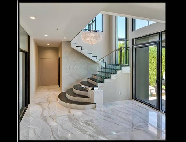 5 BEDROOM HOUSE FOR SALE IN MIDSTREAM ESTATE